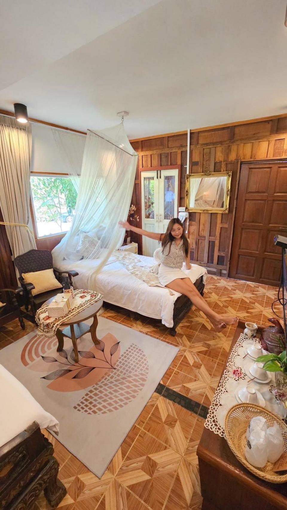 Ban Pong  The Antique Riverside Resort מראה חיצוני תמונה