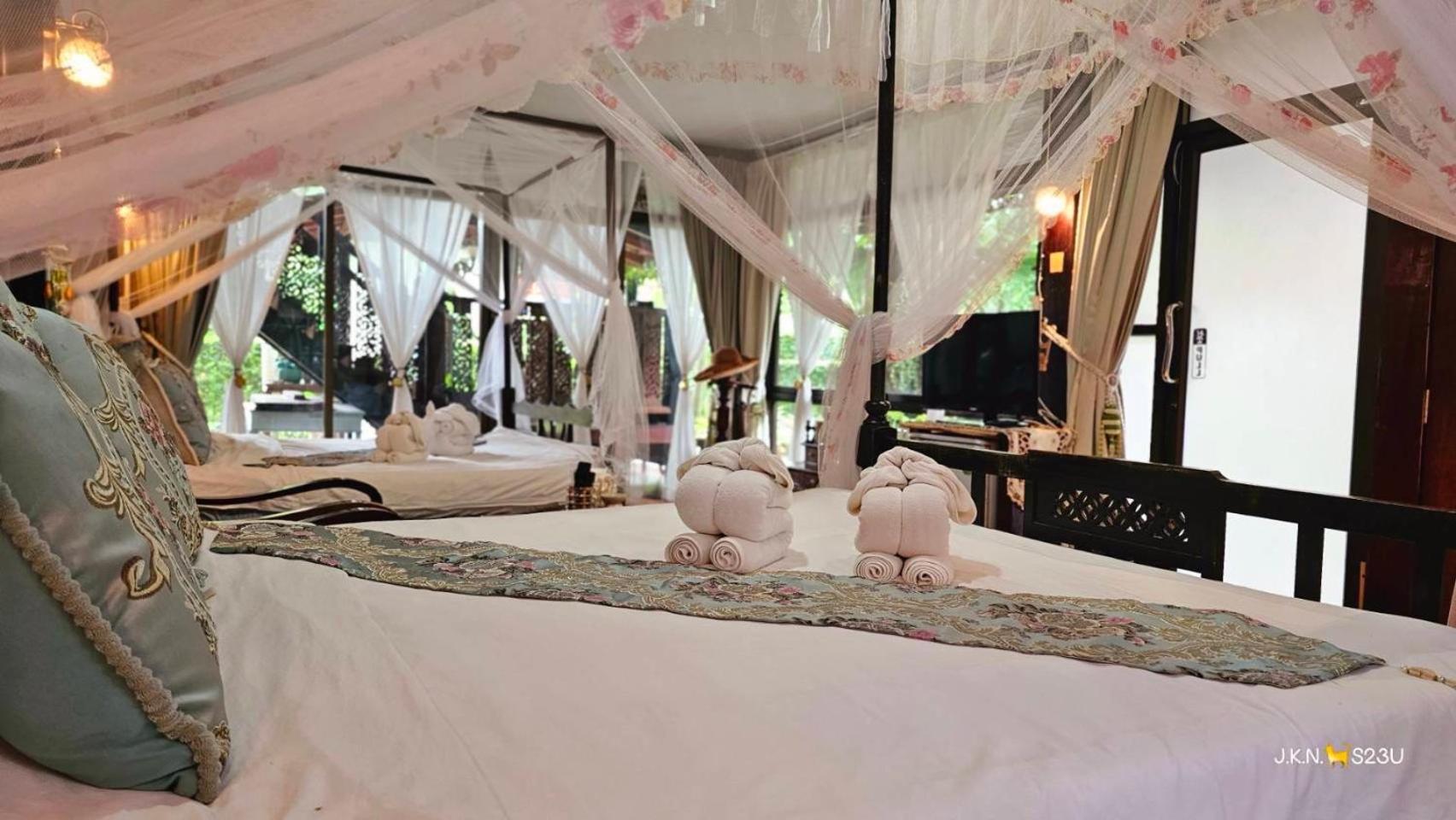 Ban Pong  The Antique Riverside Resort מראה חיצוני תמונה
